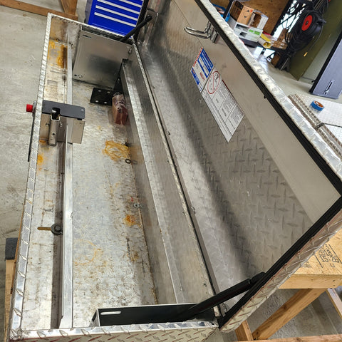 Weather Guard USED 174-0-01 Lo-Side Box